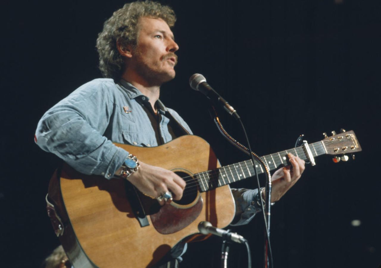 Gordon Lightfoot – “The Wreck of the Edmund Fitzgerald”  (1976)